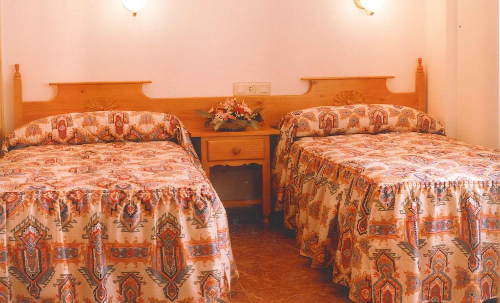 Hostal Cuatro Esquinas Ejea De Los Caballeros Cameră foto