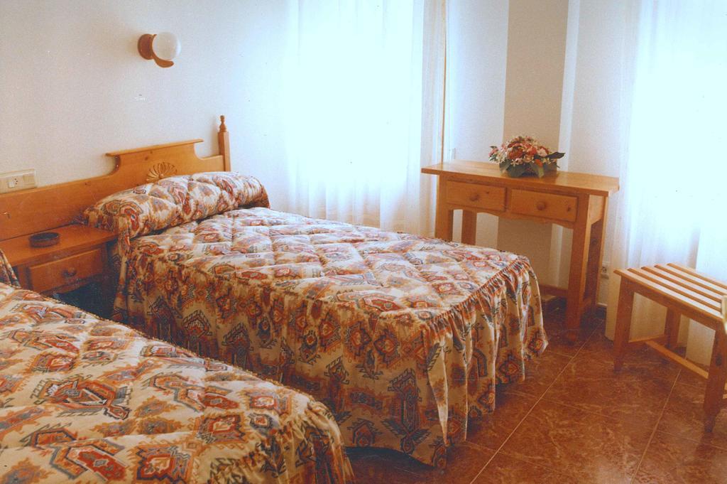 Hostal Cuatro Esquinas Ejea De Los Caballeros Cameră foto